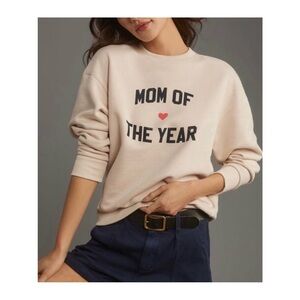 Favorite Daughter •MOM OF THE YEAR 🥇 Sweatshirt (M)